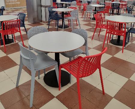 Мебель на фуд-корт в ТРК  Глобал Сити